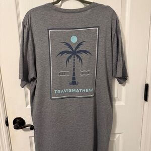 Men's Travis Mathew T-shirt‎ large